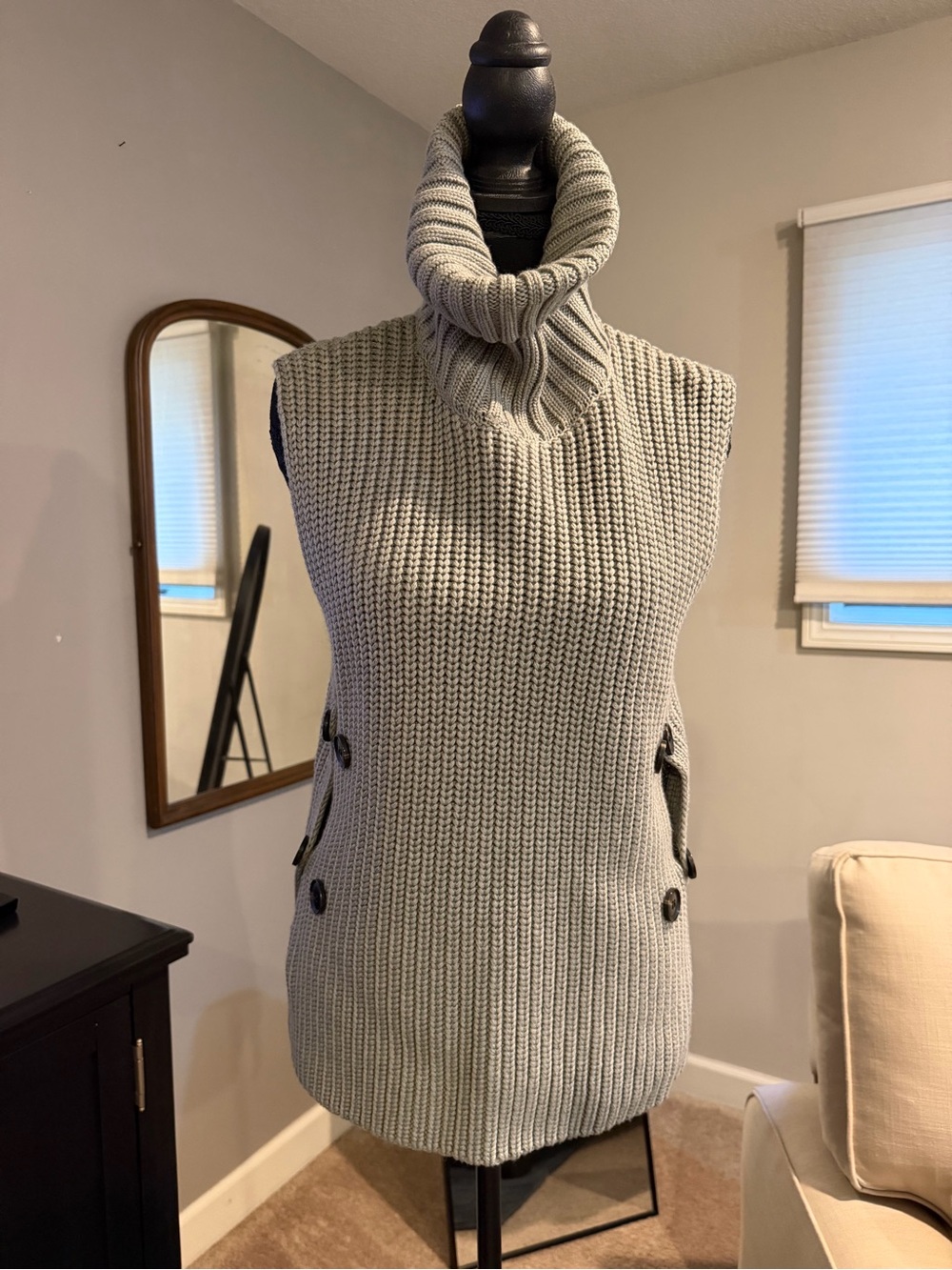 Zara Sleeveless Turtleneck Knit Vest in Light Gray